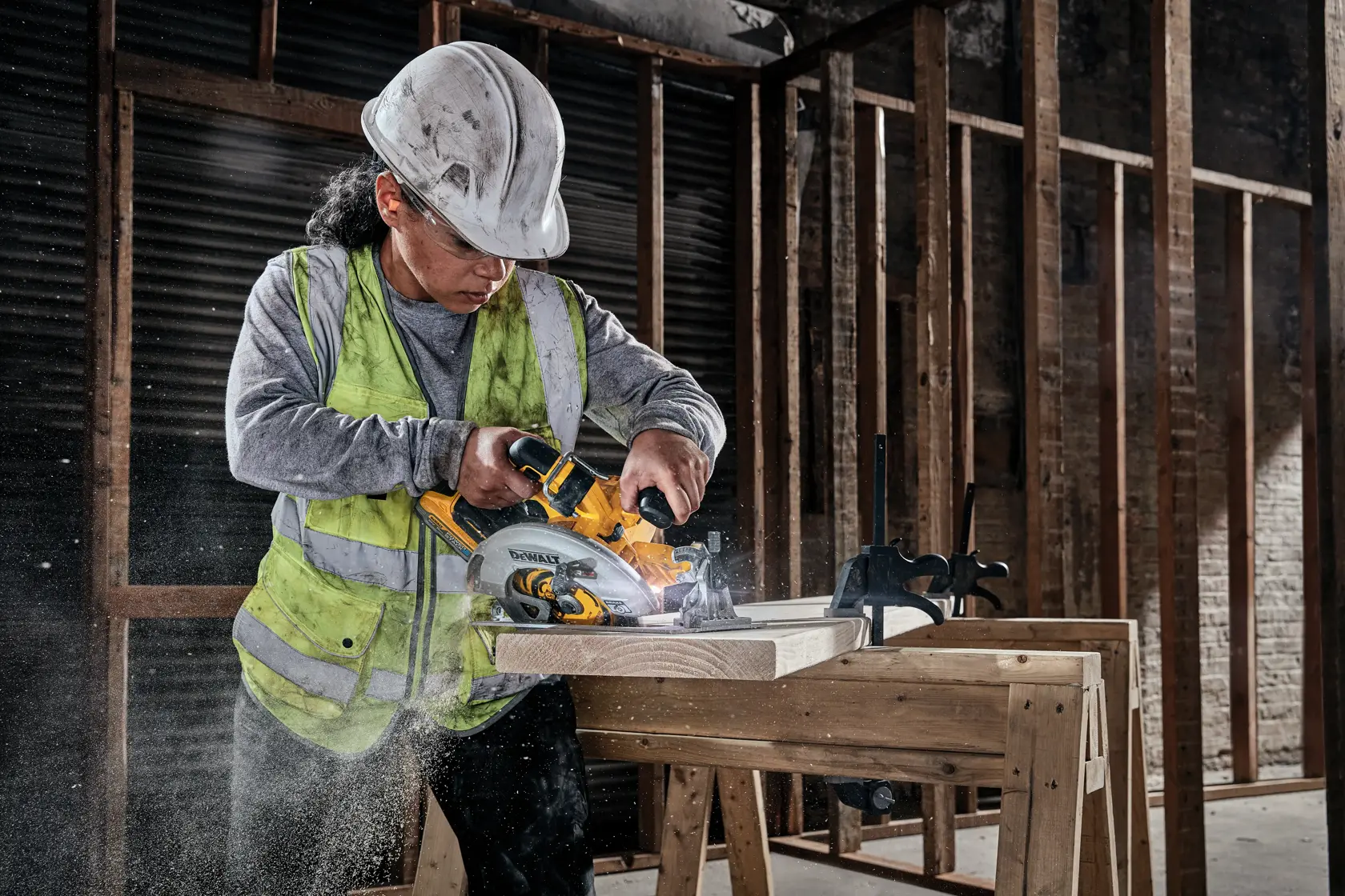 DEWALT 18V XR® Brushless 190 mm Circular Saw - 2 x POWERSTACK 5Ah