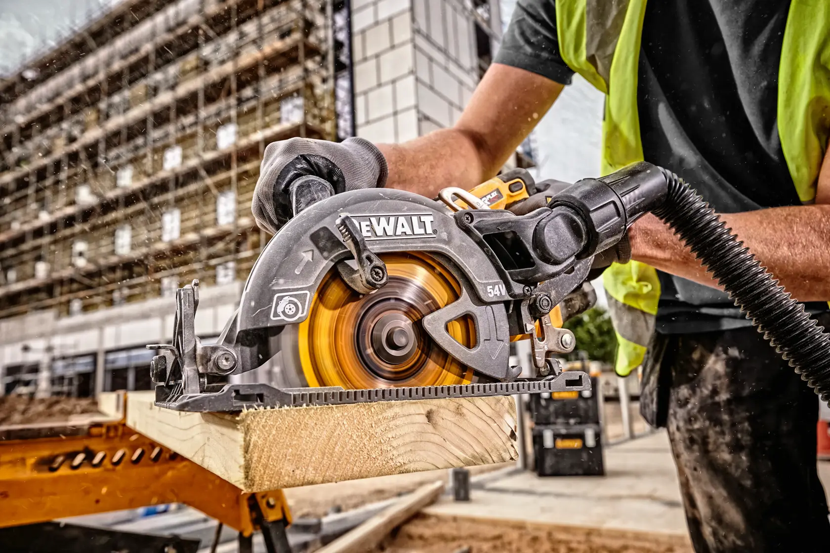 54V XR FLEXVOLT® 190 mm High Torque Circular Saw - 2 x 6Ah