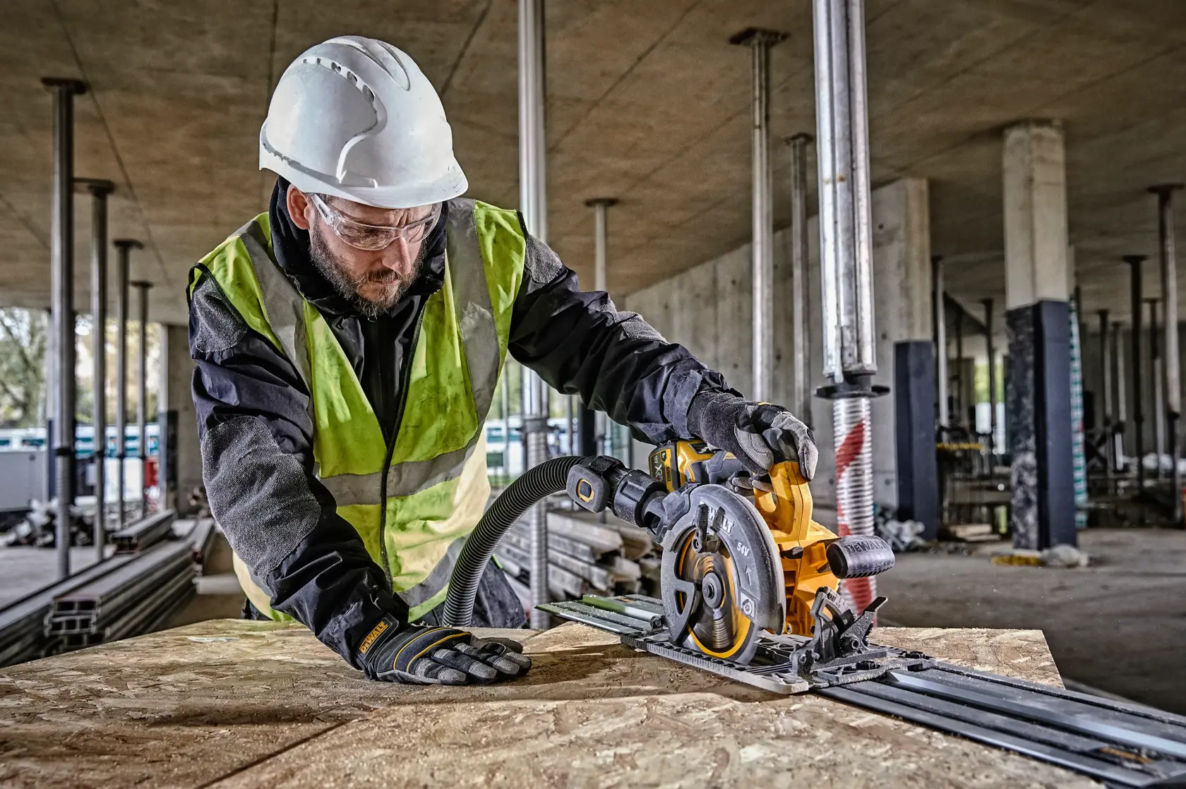 54v XR Flexvolt® 190 mm Rail Compatible Circular Saw - Tool Only