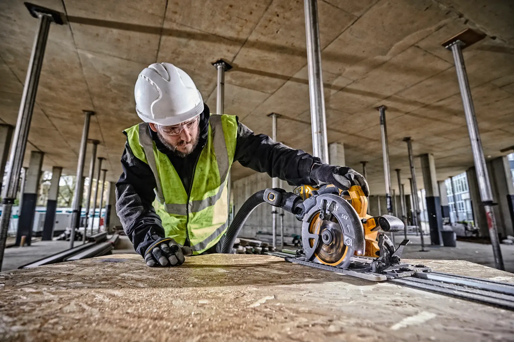 54V XR FLEXVOLT® 190 mm Rail Compatible Circular Saw - 2 x 9Ah