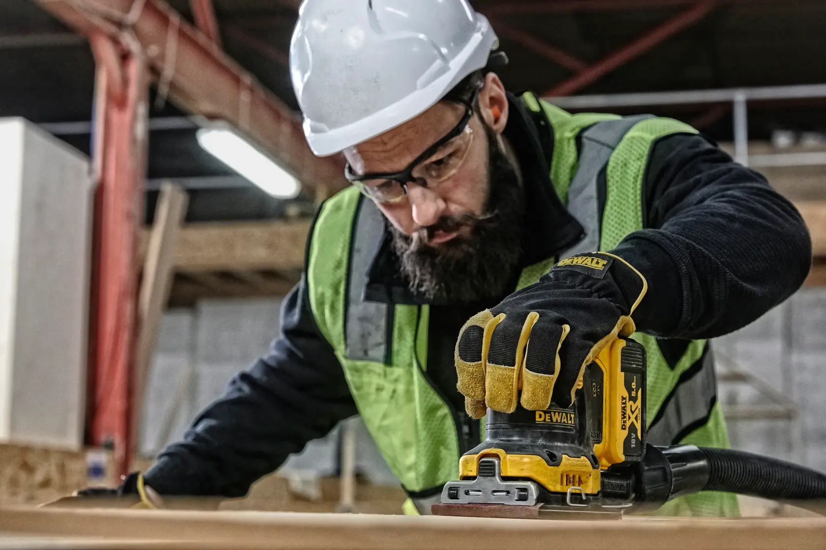 DEWALT® 18V XR® Brushless 1/4 Sheet Palm Sander (2 x 5 Ah)