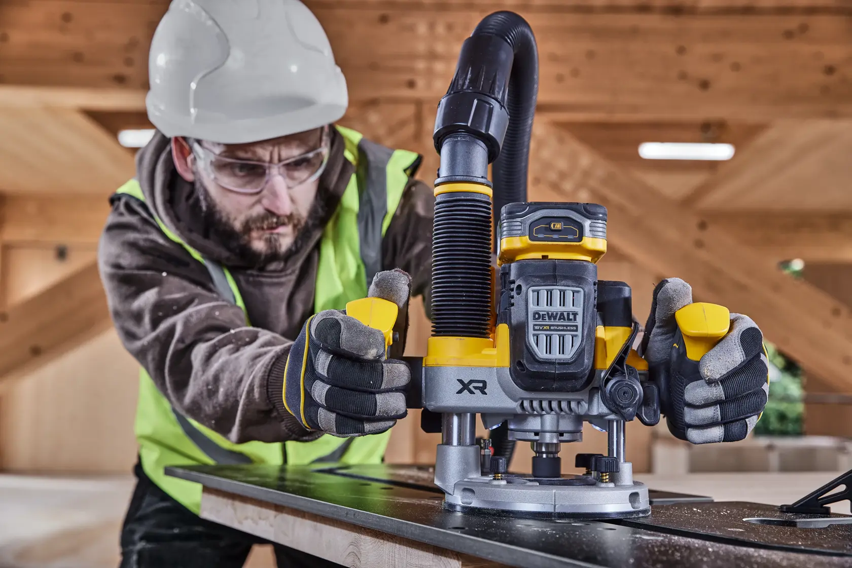 DEWALT® 18V XR® 1/2" Plunge Router - 2 X 5Ah