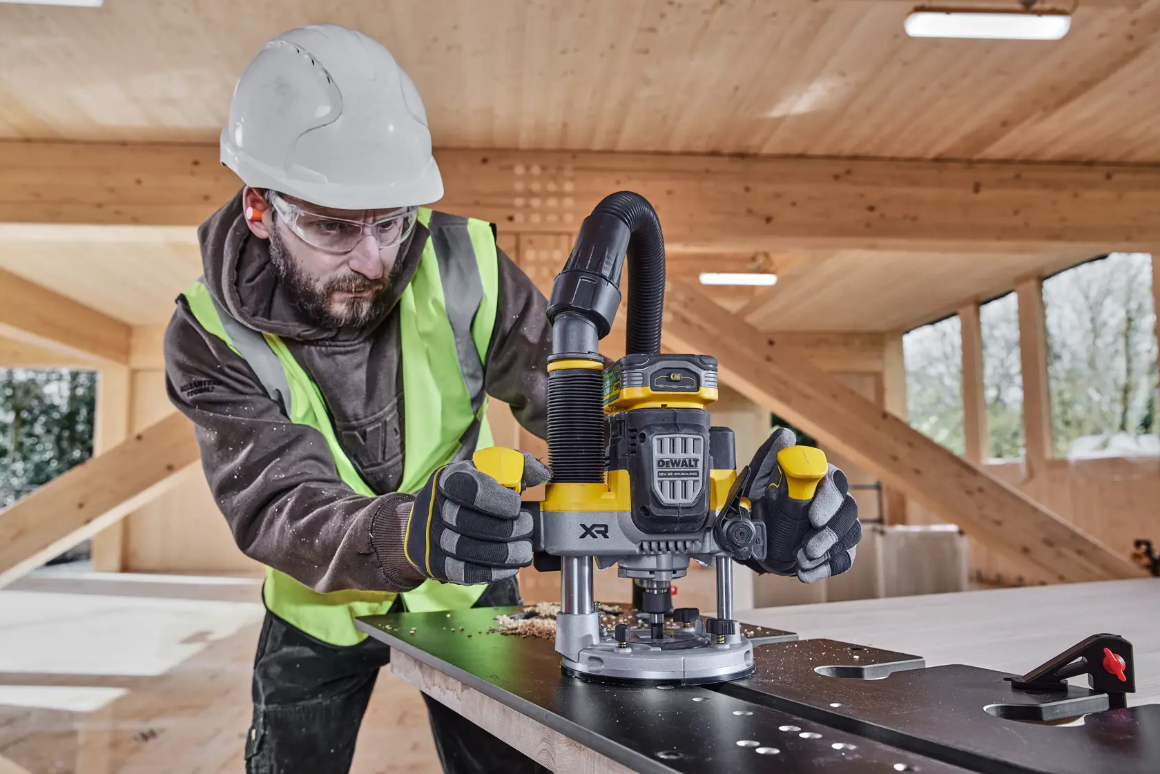 DEWALT® 18V XR® 1/2" Plunge Router - 2 X 5Ah