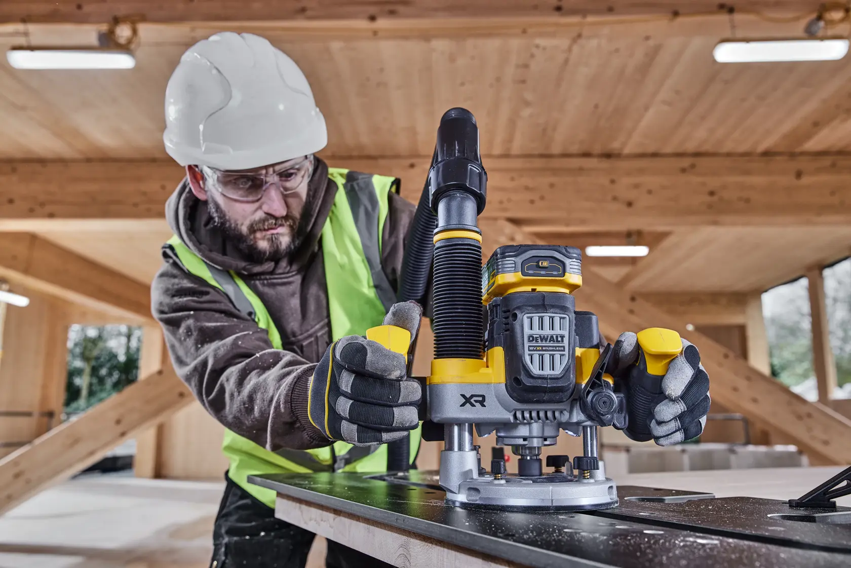 DEWALT® 18V XR® 1/2" Plunge Router - 2 X 5Ah