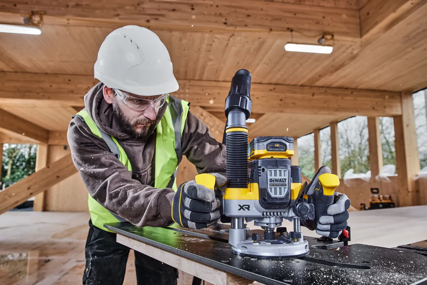 DEWALT® 18V XR® 1/2" Plunge Router - 2 X 5Ah
