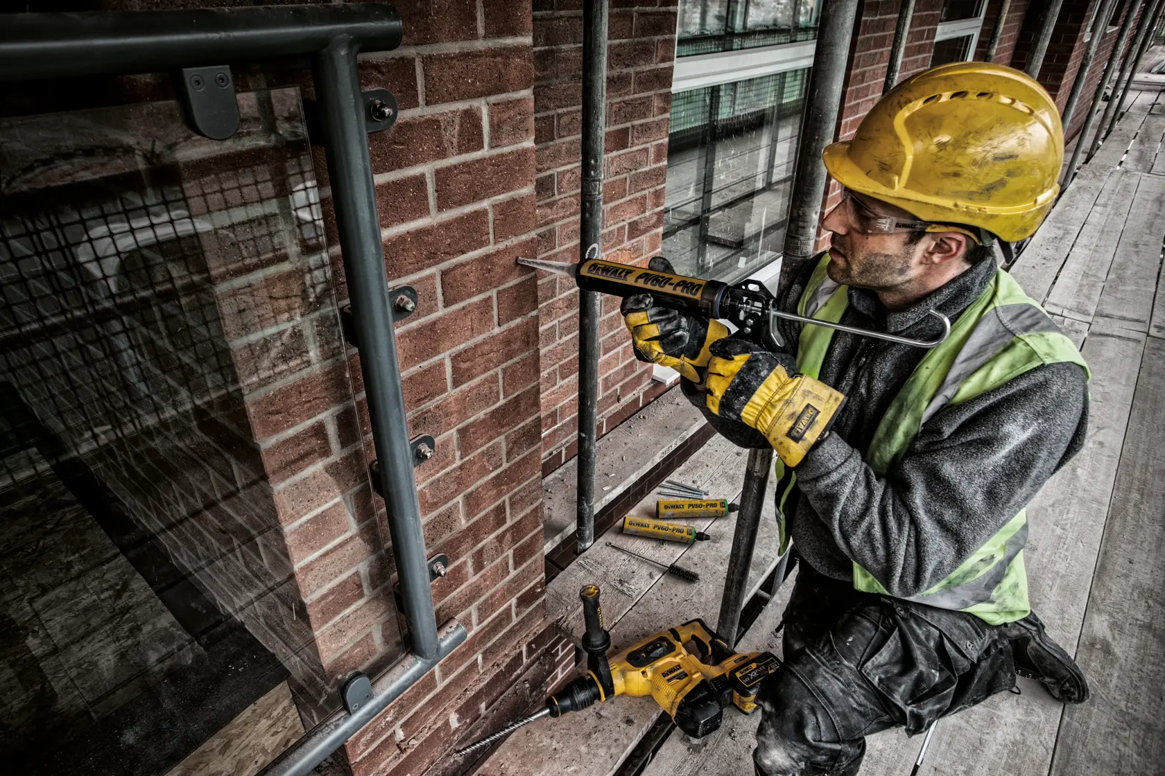 DEWALT® PV60-PRO POLYESTER RESIN