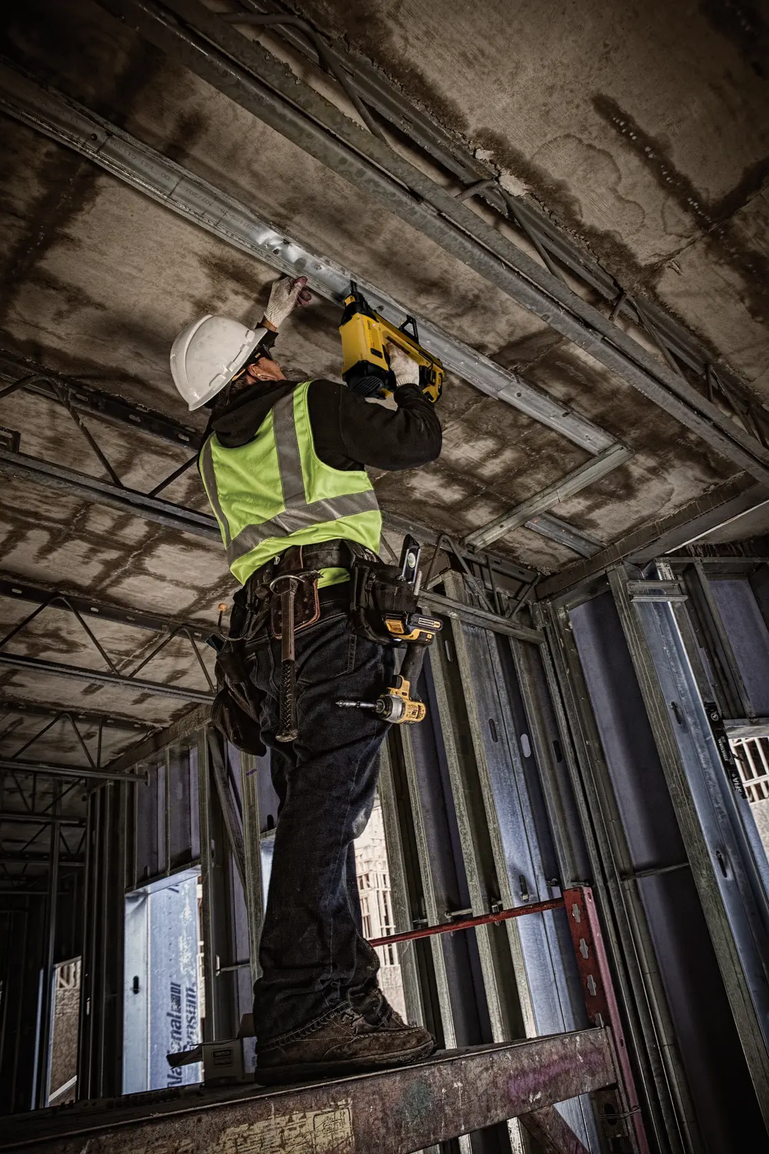 DEWALT® 18V XR® Gas Concrete Nailer - 1 x 2AH