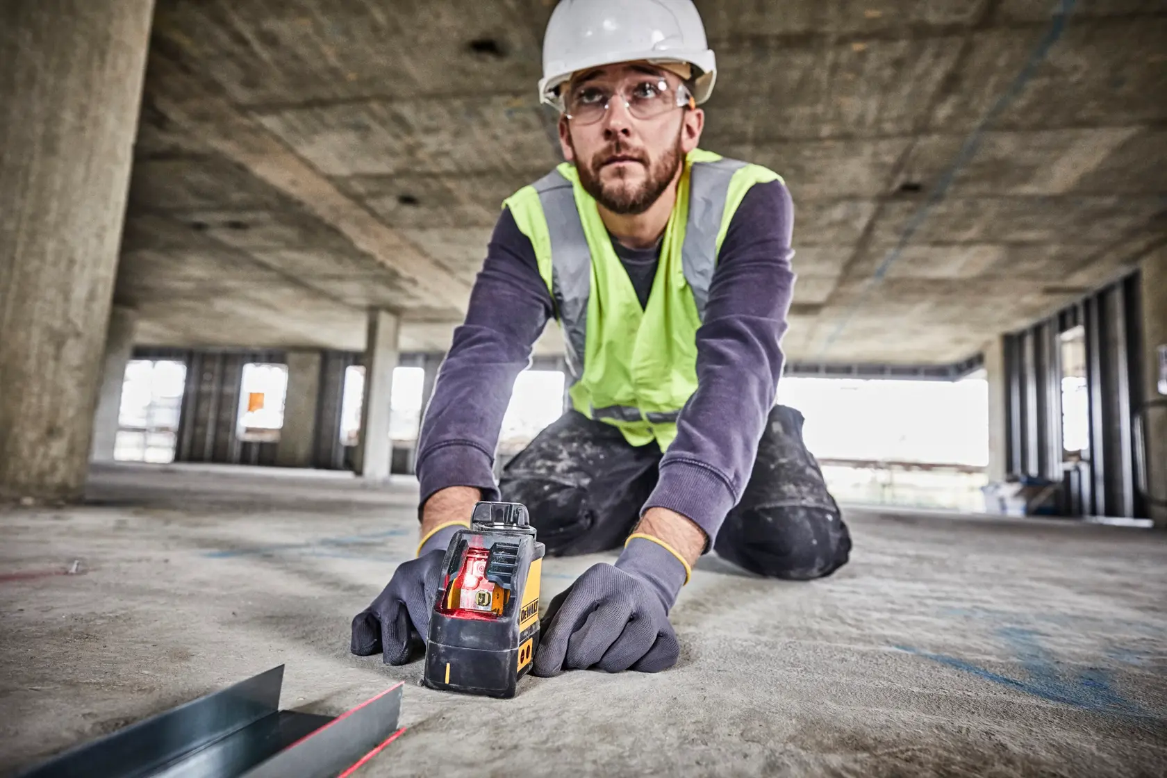DEWALT® Cross Line Red Laser