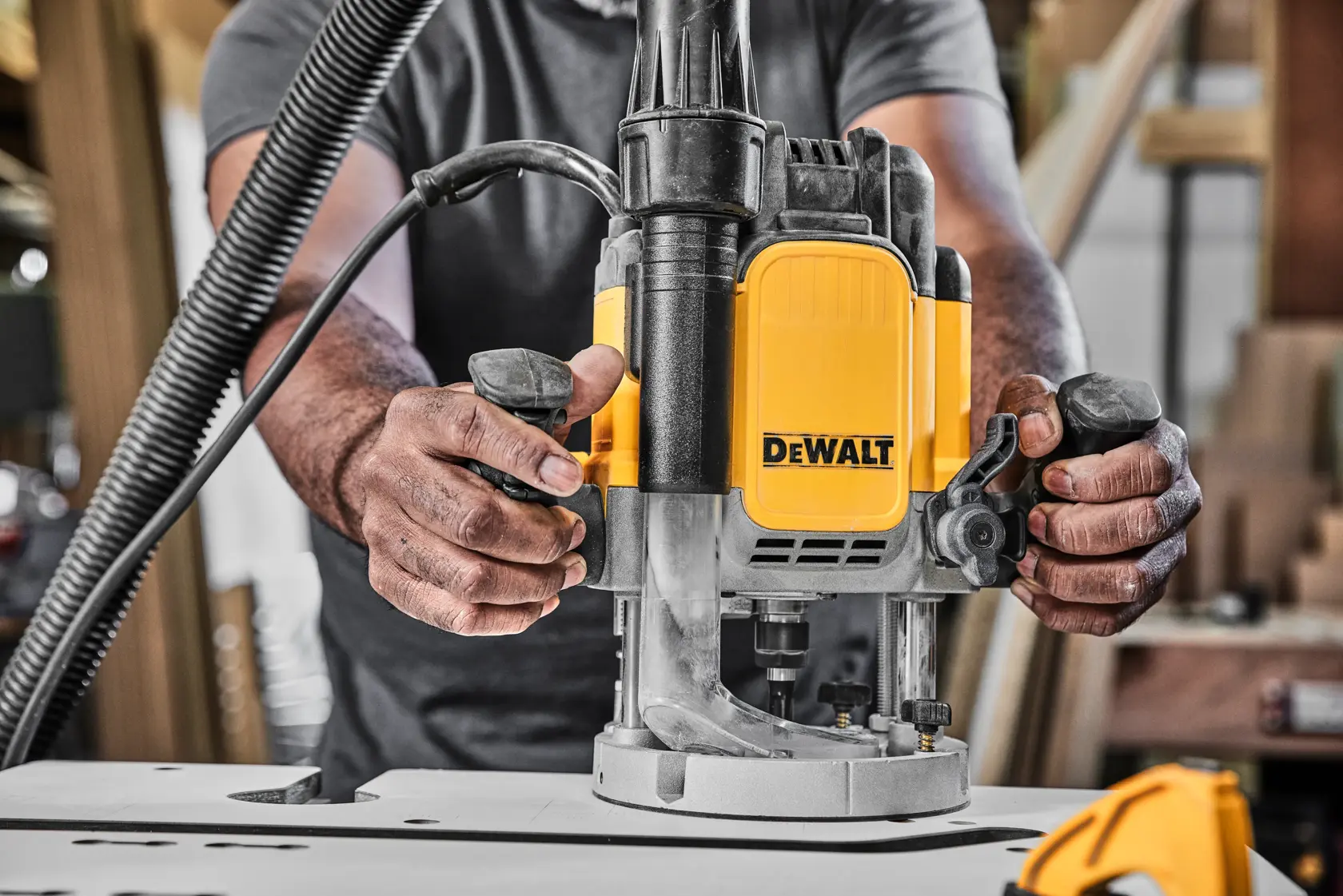 DEWALT® 2100W 1/2" Plunge Router