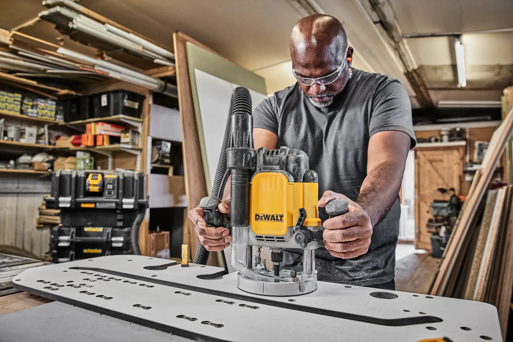 DEWALT® 2100W 1/2" Plunge Router