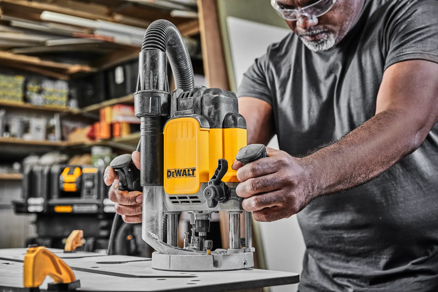 DEWALT® 2100W 1/2" Plunge Router