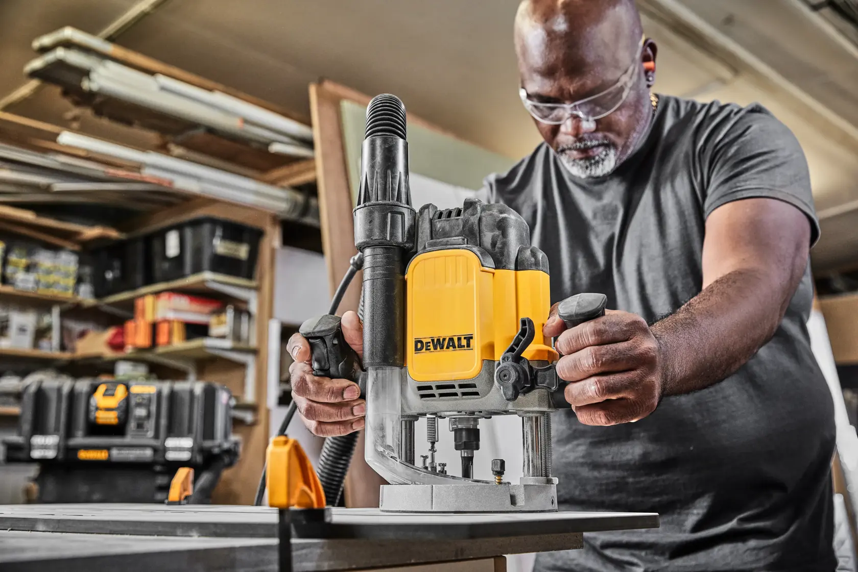 DEWALT® 2100W 1/2" Plunge Router