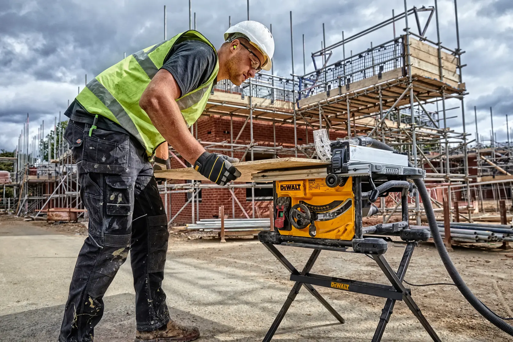 DEWALT® 210mm Compact Table Saw