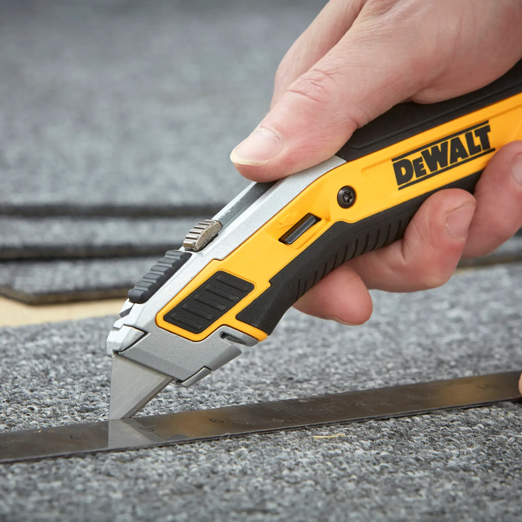 DEWALT® Premium Retractable Utility Knife