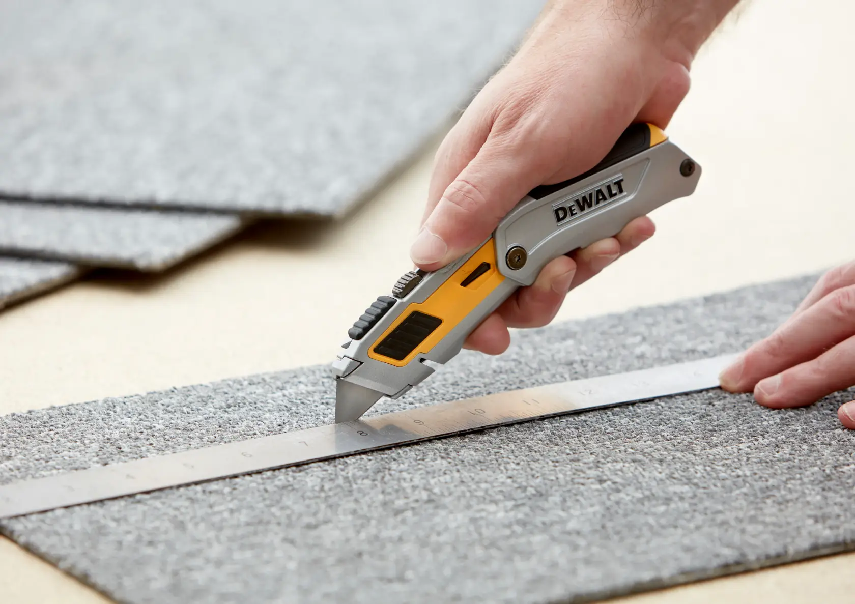 DEWALT® Premium Folding Retractable Utility Knife