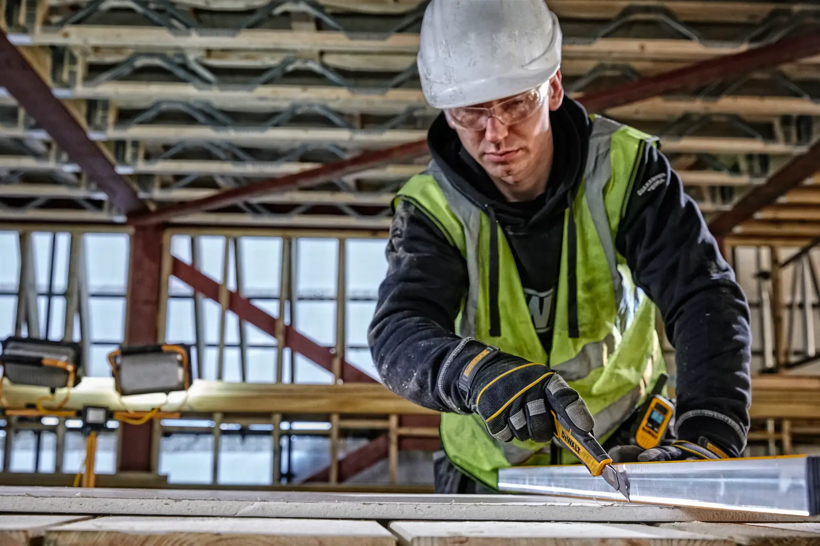 DEWALT® 18mm Snap-off Knife With Thumb Wheel Lock